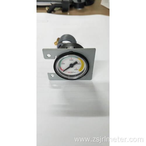 Pressure gauge with bracket